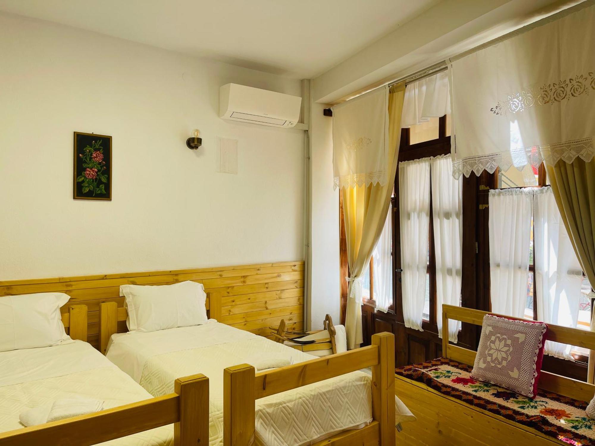Medieval Rooms Gjirokaster Exterior photo